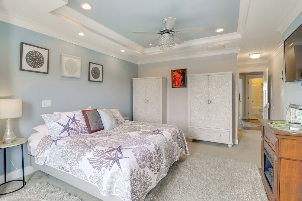 Walk to Ocean: Group Getaway in Virginia Beach!