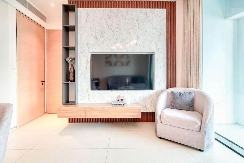 Ritzy Address JBR Apt w Scenic Balcony View