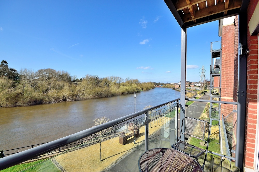 Racecourse Serviced Apartments