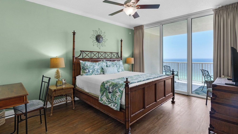 2BR Gulf Front Condo w/ Pool, Gym, Hot Tub + Free Attraction Tickets!