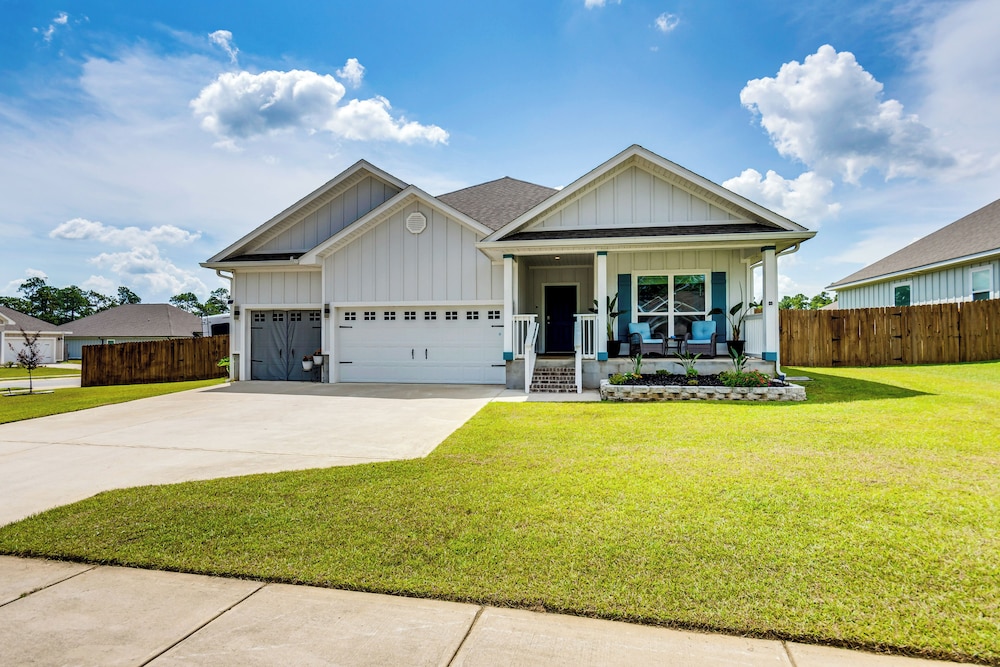 Pet-friendly Pensacola Home w/ Fenced Backyard