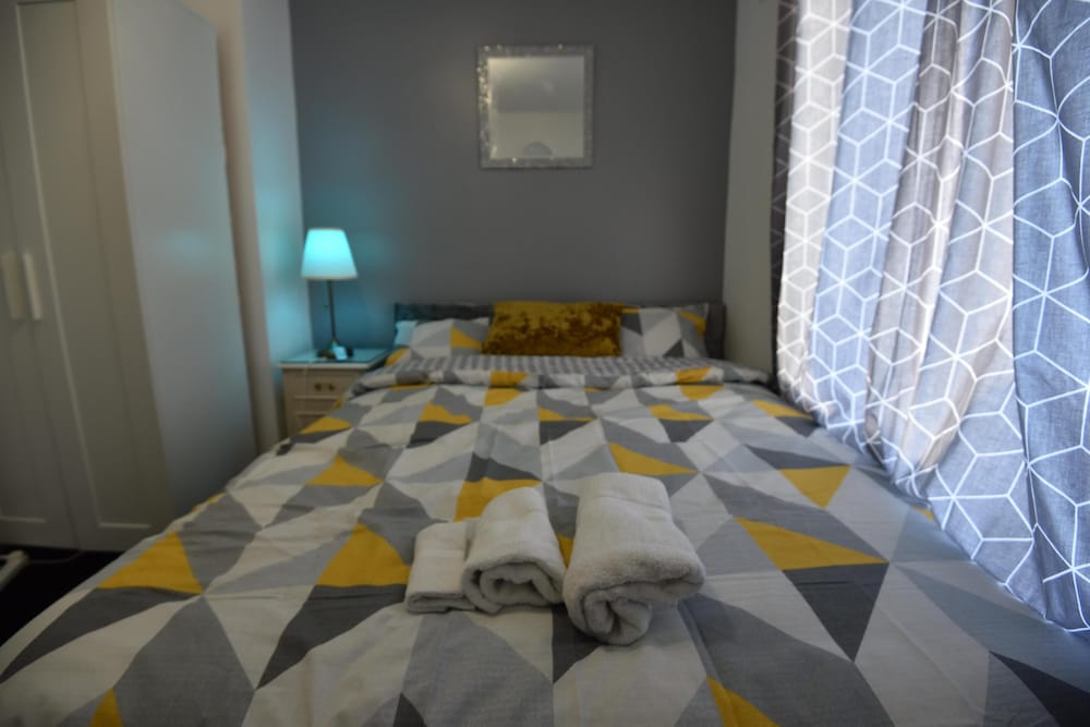 Gorgeous 3 Bedroom House Near Cardiff City Center view 2