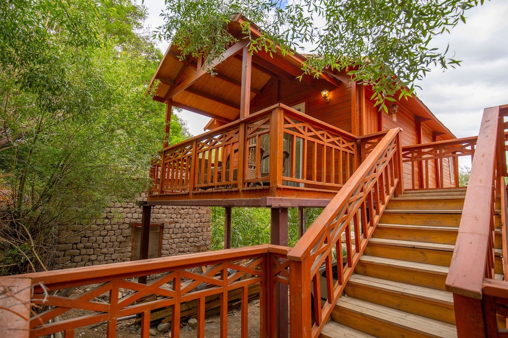 Lha - Ri - Sa Resort