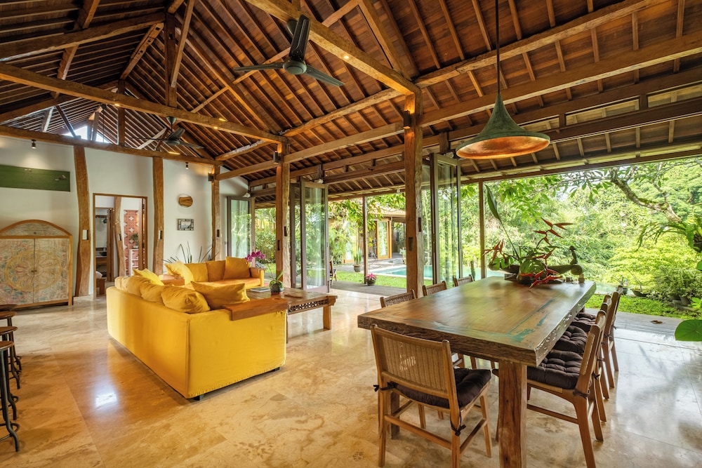 Private Pool Villa in ubud with Jungle View