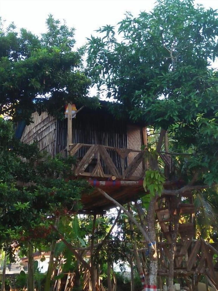 Nyuh Bengkok Tree House