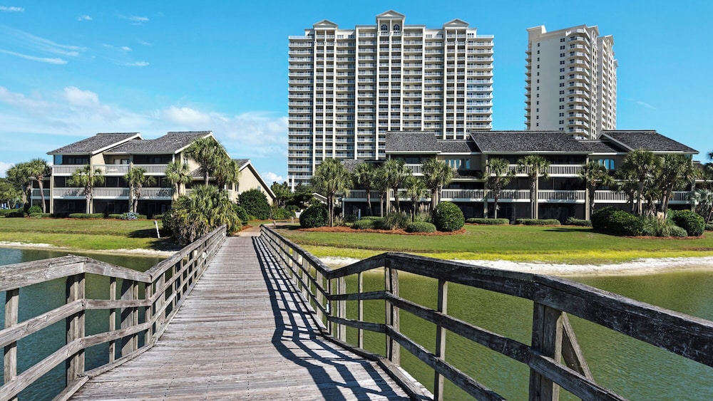 Sleeps 8 w/ Resort Pools, Tennis, Golf & Beach Access + Attraction Tickets!