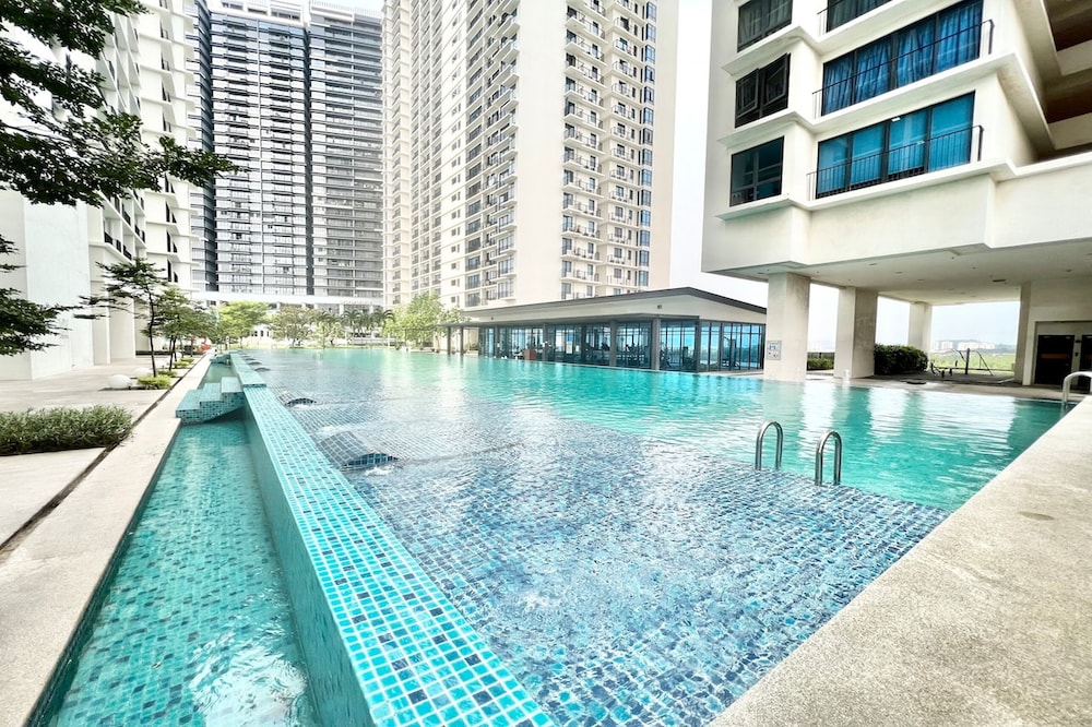 Trefoil @ Setia City Condotel