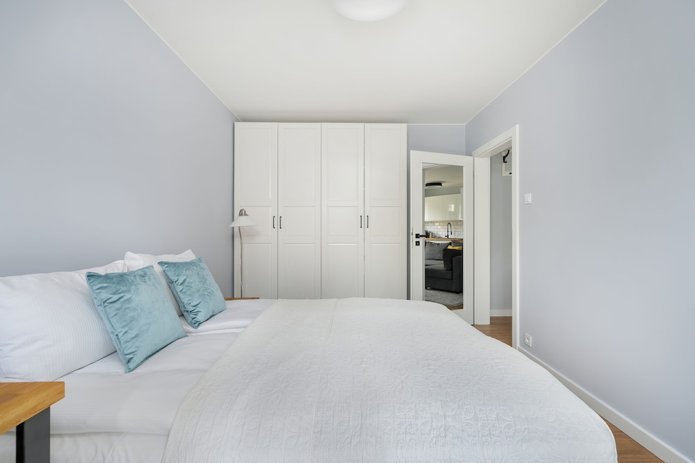 Poznan Rataje Apartment by Renters view 3
