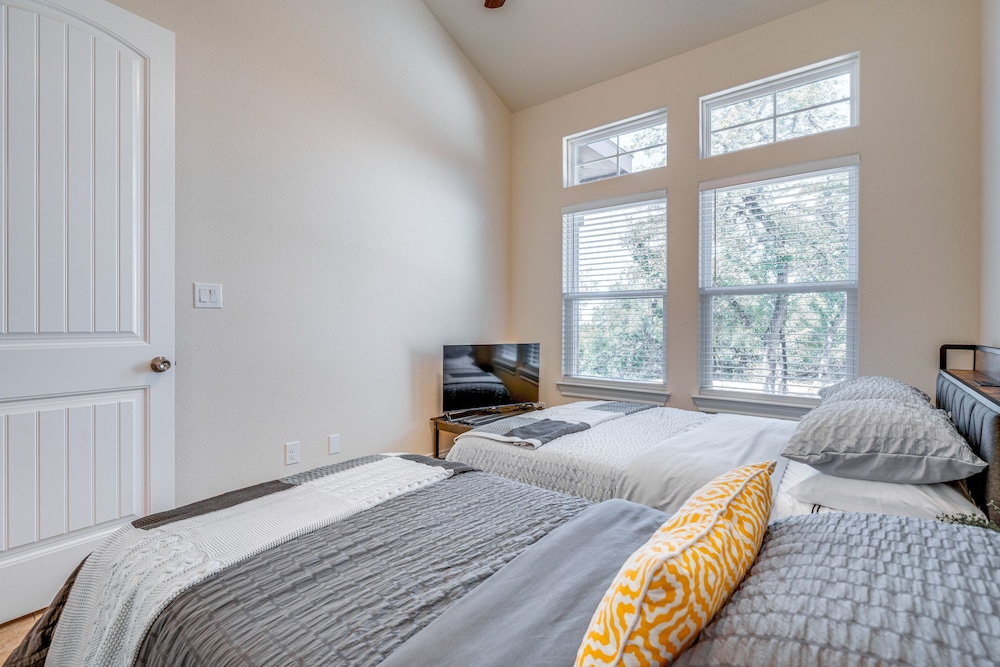 Idyllic Lago Vista Home < 1 Mi to Lake Travis! - Property Image 24