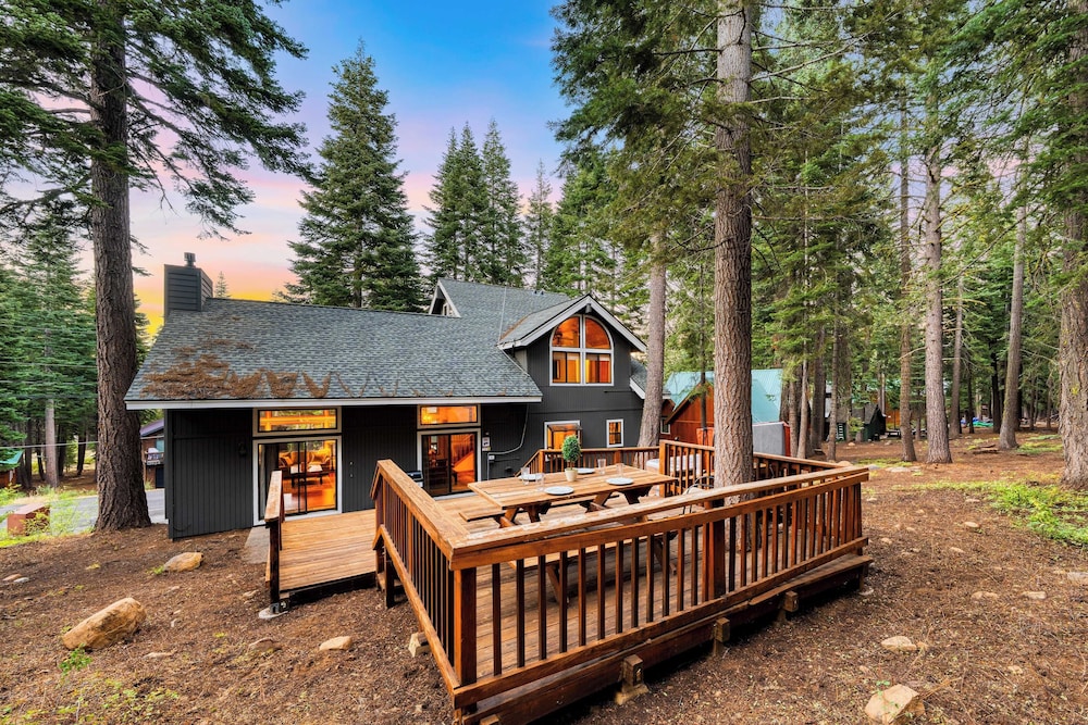 Cozy Escape w/ Hot Tub + Deck & Access to Tahoe Donner & Skiing Alpenglow Chalet by Avantstay