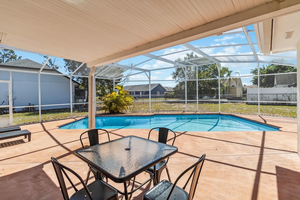 5/3 Vacation Home With a Large Pool Near the Disney Attractions!!