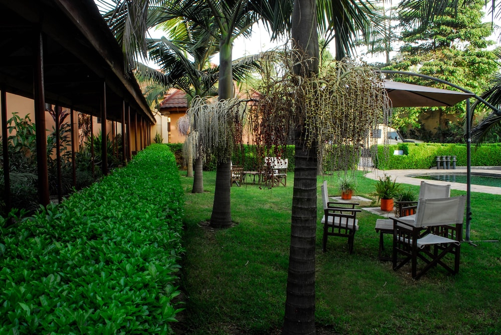 Ahadi Lodge