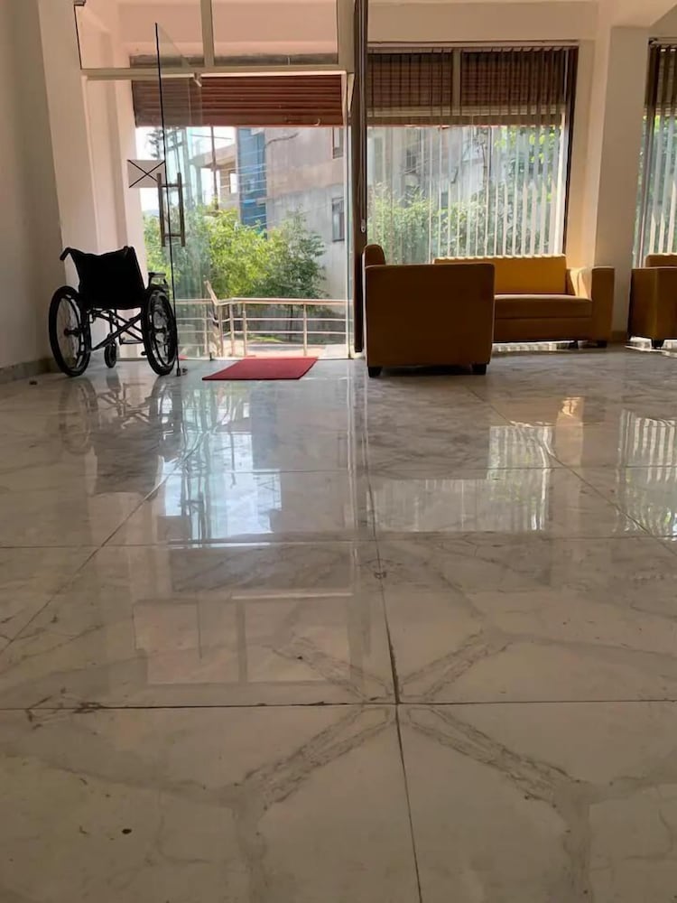 Lobby & Reception