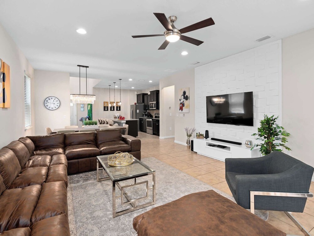 Family Fun Retreat Near Disney With Game Room & Themed Bedrooms