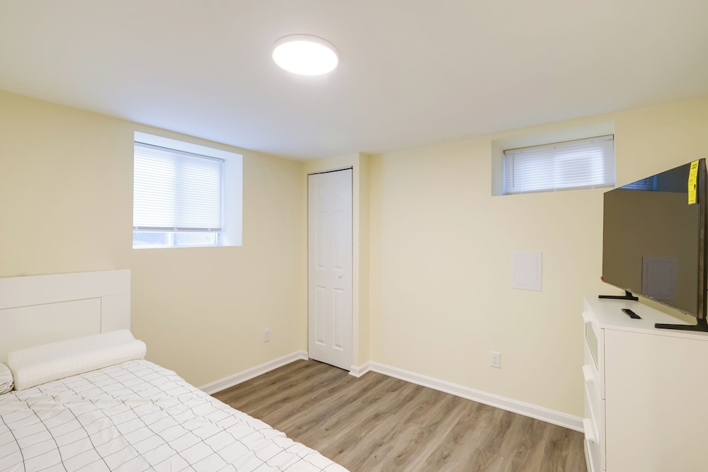1 Mi to Metro: DC Area Apt w/ Fenced Yard!