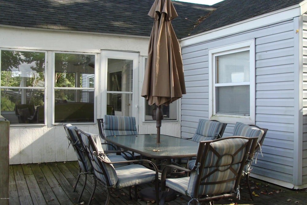 Coldwater Vacations - On Pointe Lakefront Resort - Property Image 8