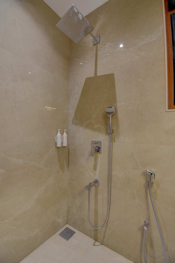 Hotel Warma Palace