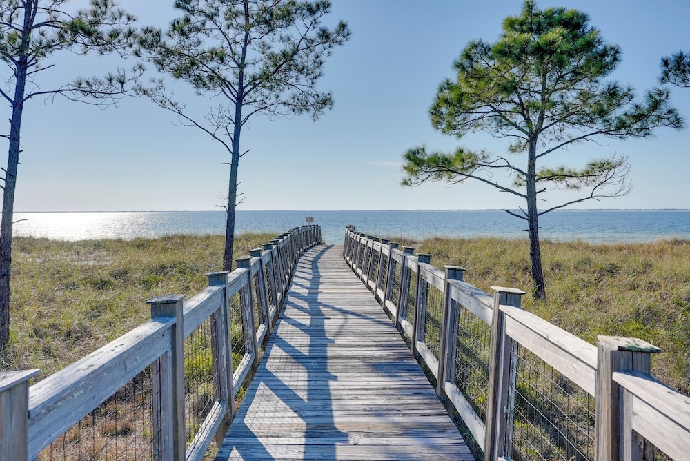 Steps to Shore: Windmark Beach Retreat w/ Balcony!