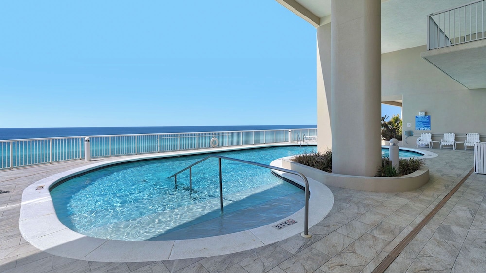 2BR Gulf Front Condo w/ Pool, Gym, Hot Tub + Free Attraction Tickets!