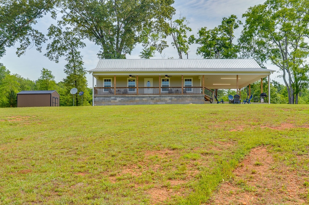 Lake Guntersville Vacation Rental w/ Fire Pit view 3