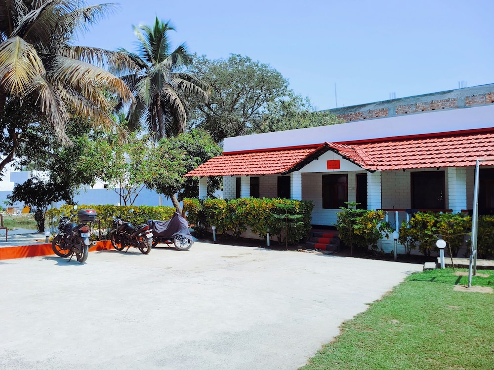 Sands Courtyard