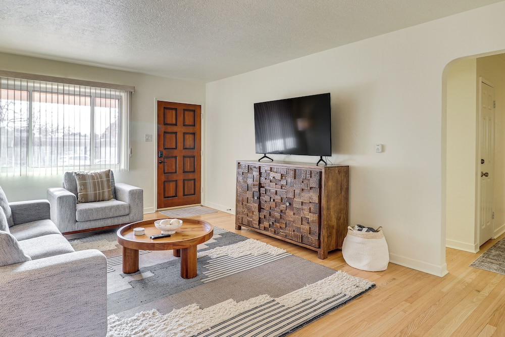 2 Mi to UNM Campus: Home in Quiet Area of ABQ