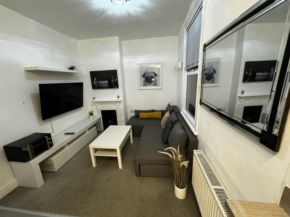 Onsite Apartments in Central Brentwood