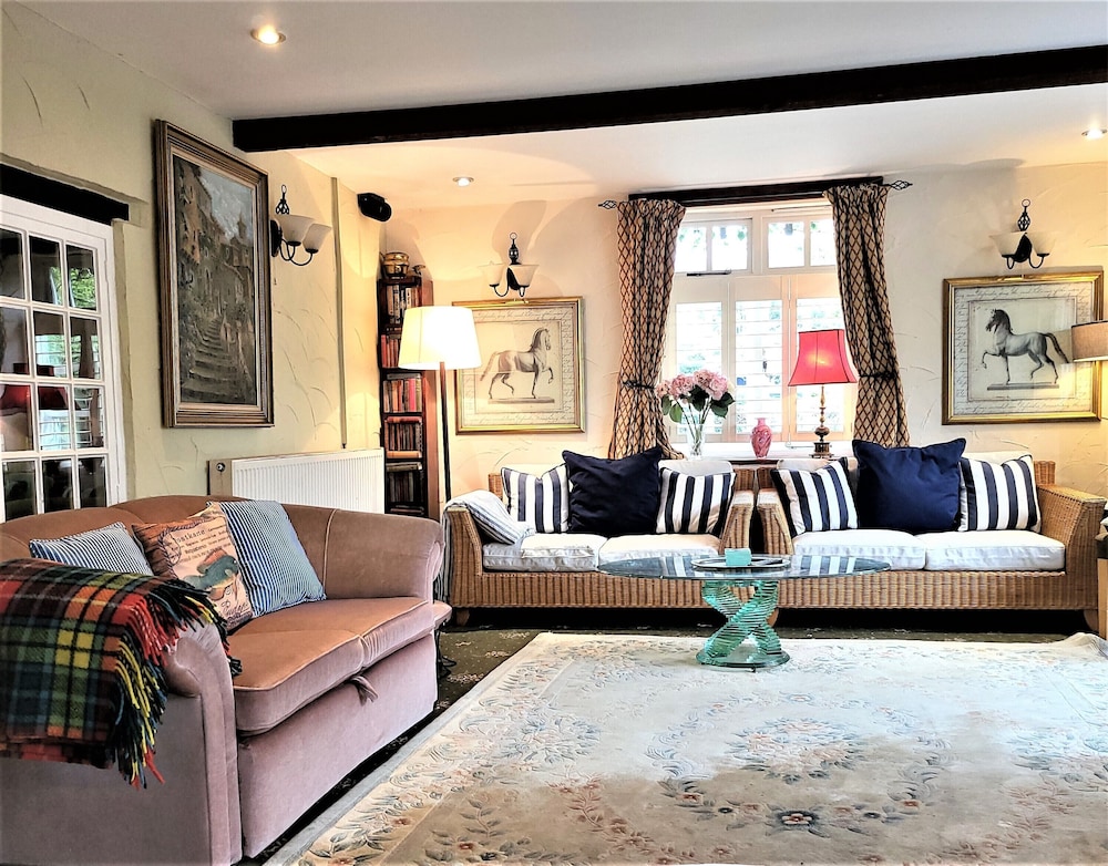 Escape the Ordinary - Dorset Village Vacation
