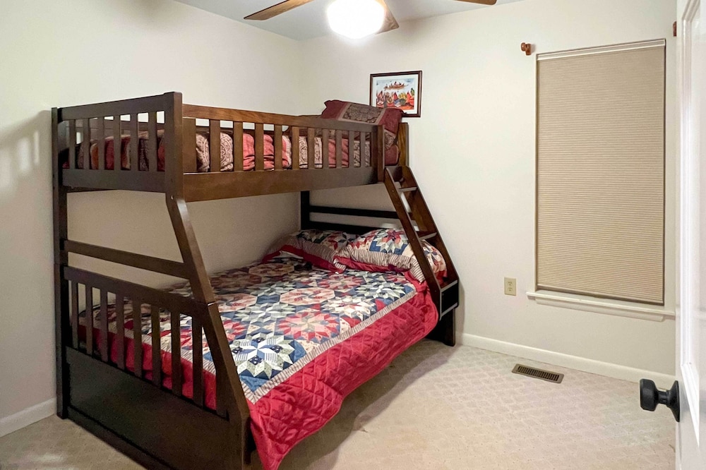 Charles Town Home w/ Private Pool Hot Tub - Property Image 34
