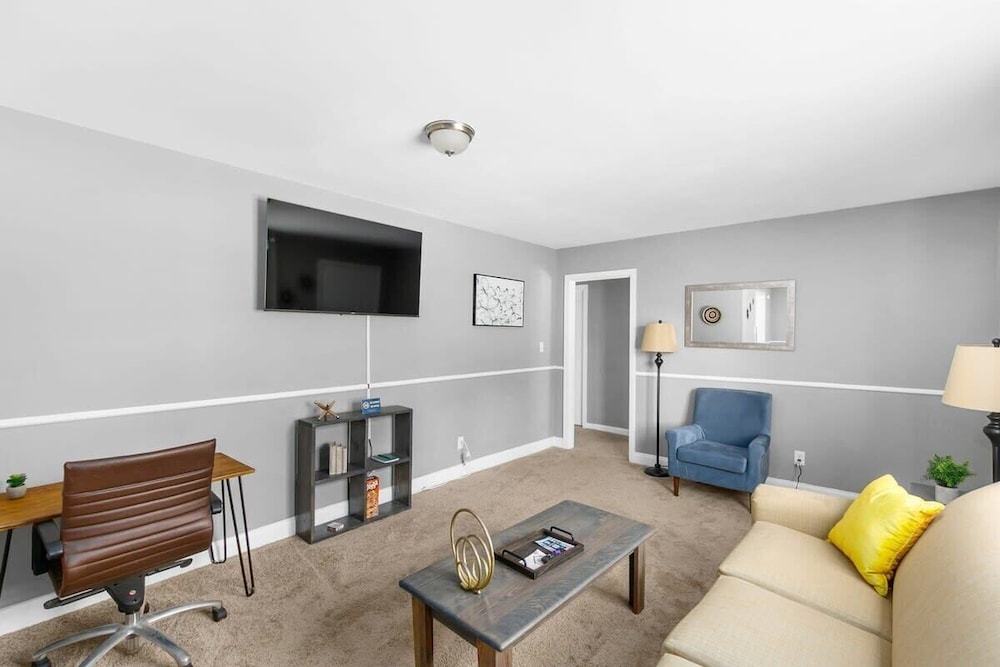 Broadmoor Bungalow - Both Units