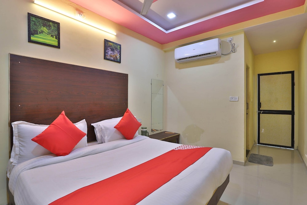 OYO 37477 D K Guest House view 5