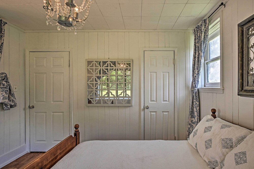 Charming Summerville Home w/ Yard & Sunroom! view 2