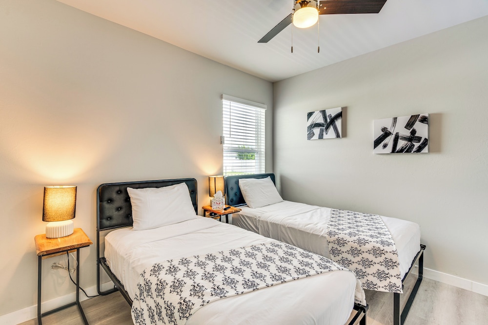 Pickleball Court, Saltwater Pool: Cape Coral Home!