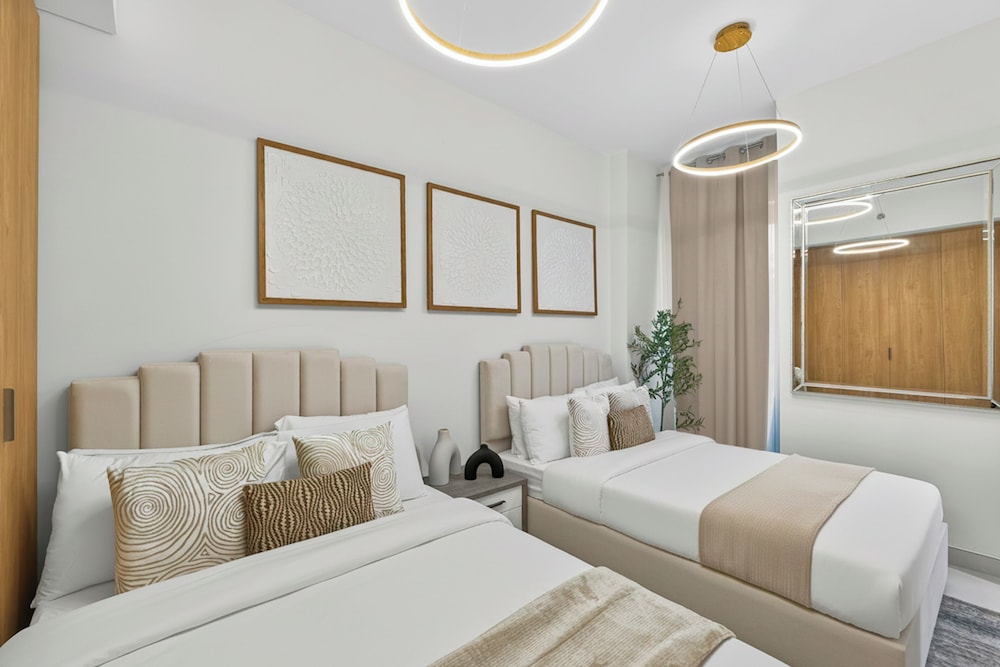 Radiant Boulevard by DVH Luxe Retreats