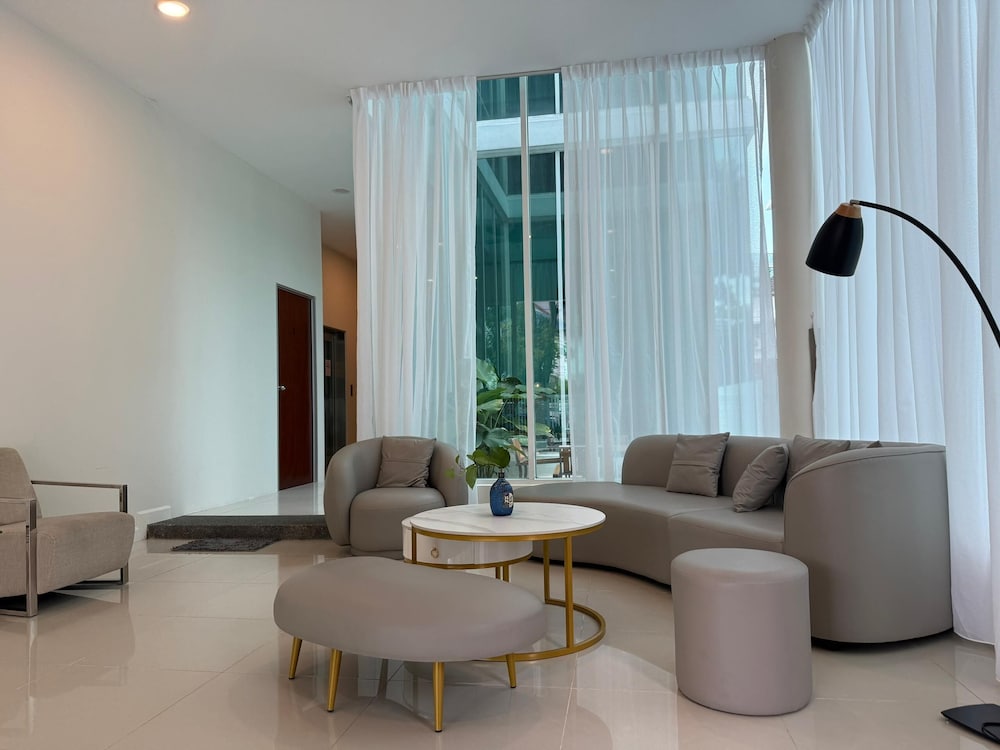 myRoom at 11 J Adams