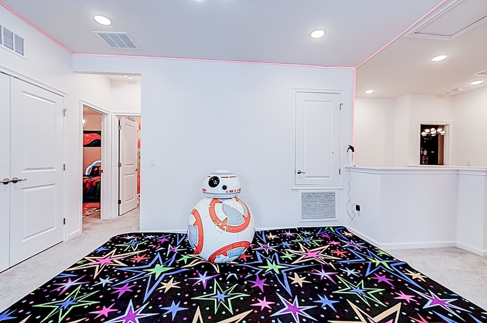 5893 Family Fun Home With Pool Near Theme Parks