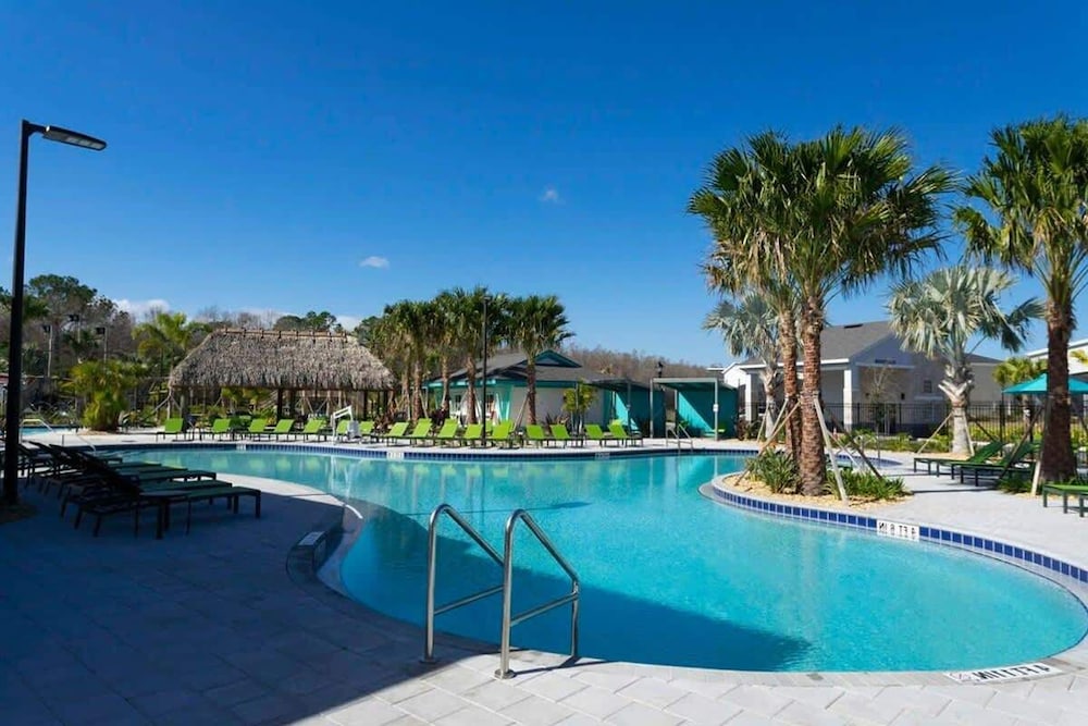 Mins to Disney Walk to Lazy River Resort Pool