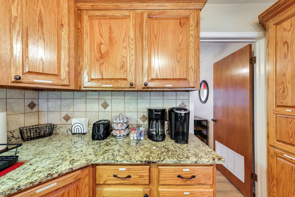 Family Home on Lake Bridgeport: Pets Welcome!