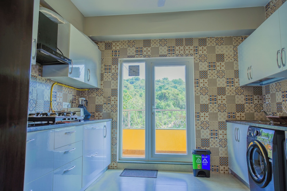 Alaya Stays Veera Marina 3 BHK Apartment