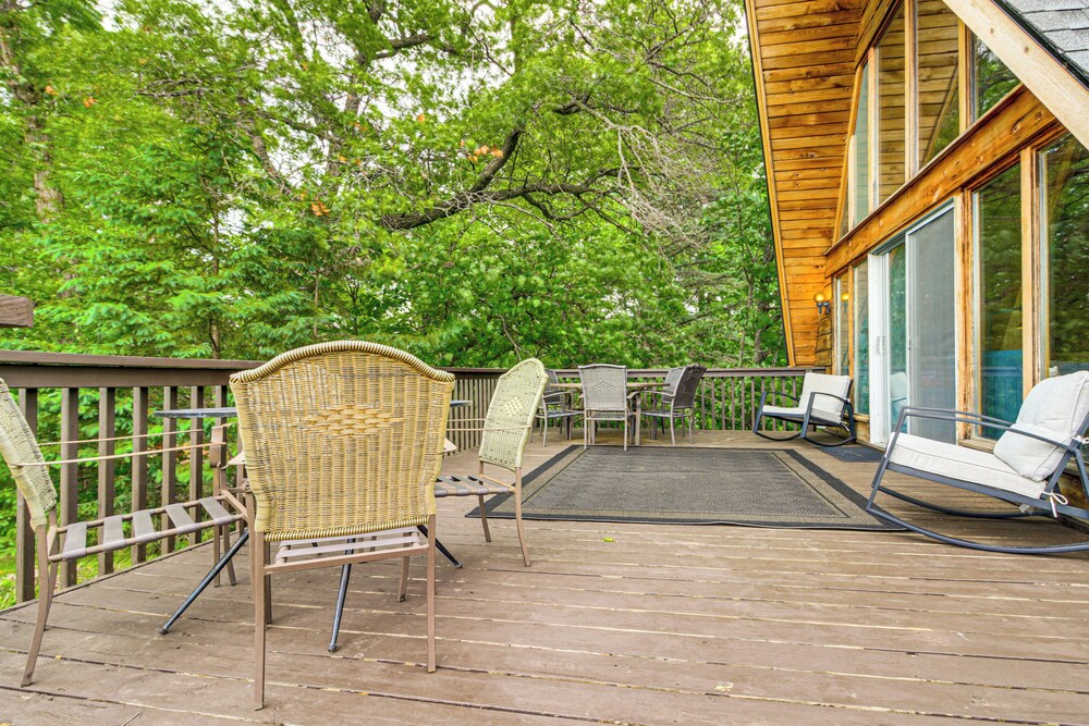 Canal Across Street: Family Cabin in Breezy Point!