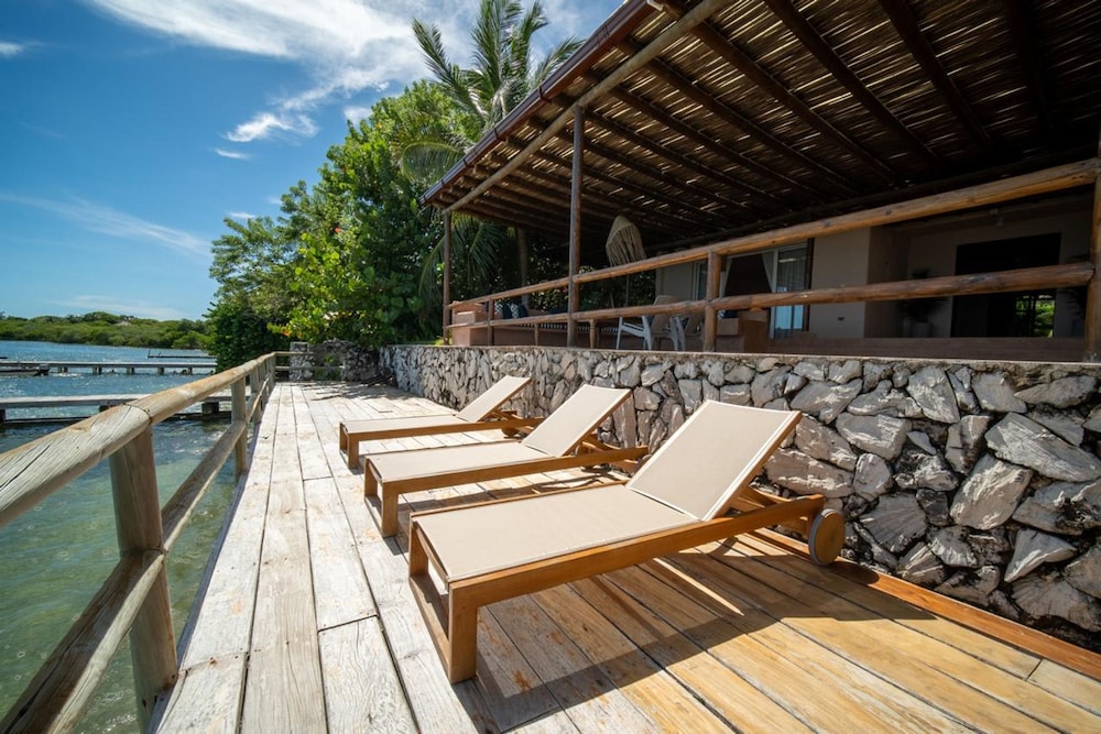 w Stunning 6BR Beachfront Villa in Rosario