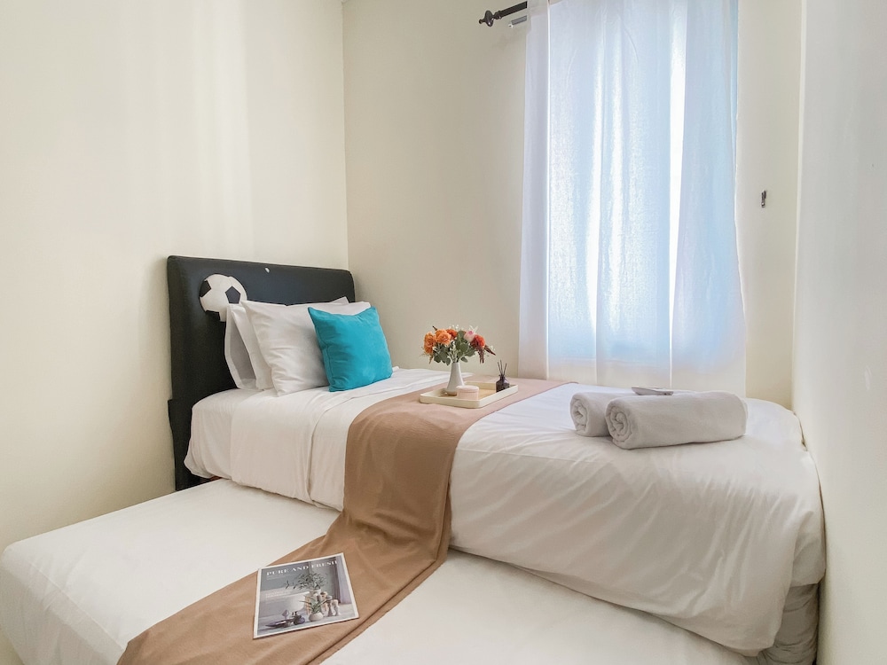 Homey And Modern 2Br At Marina Ancol Apartment