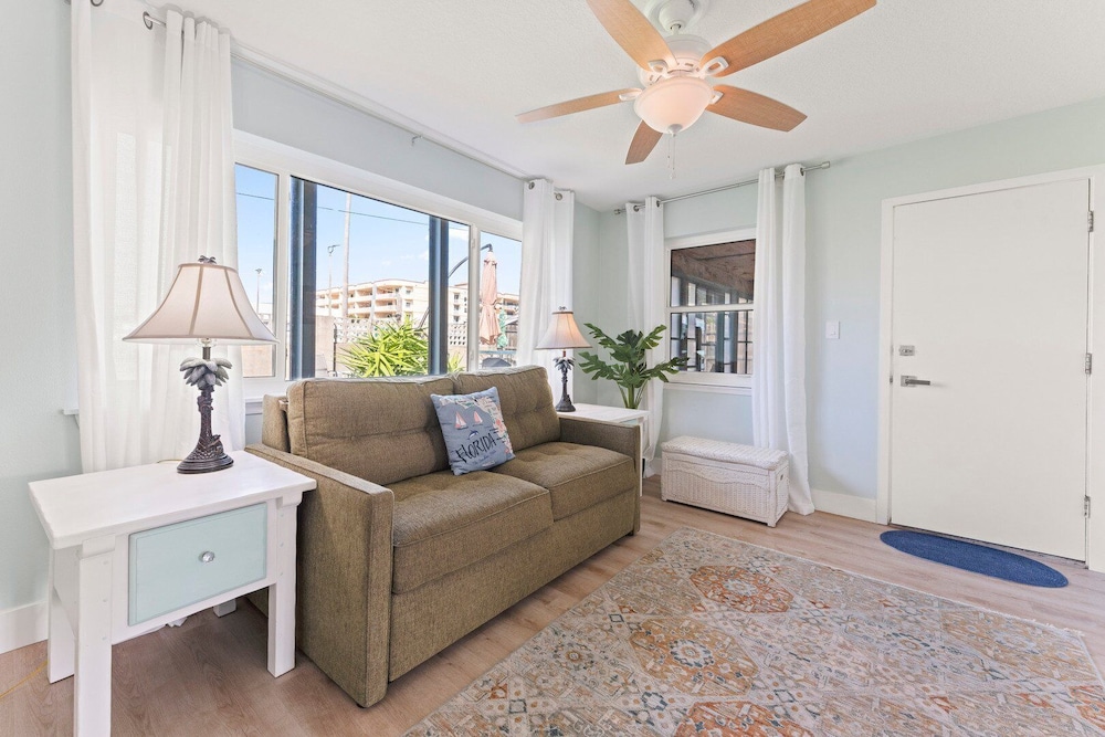 384 Harbor Drive