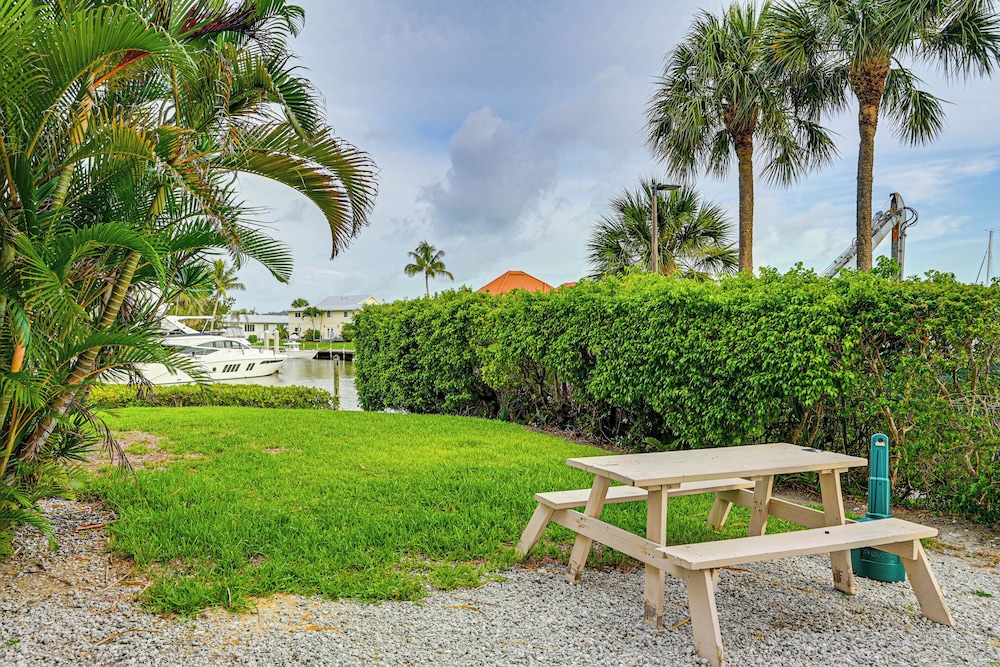 Steps to Naples Bay & Tin City: Condo w/ Pool!