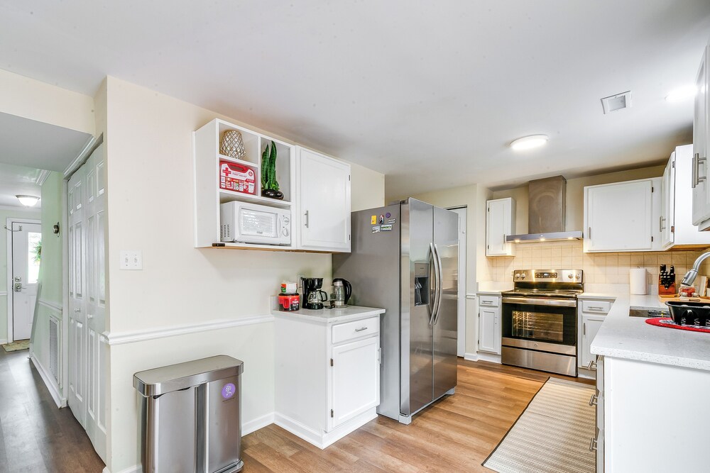 3 Mi to Dtwn Cary: Family Home w/ Deck!