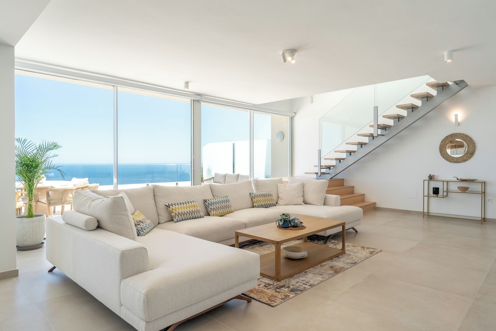 Benalmadena Luxury 4 Bed Apartment Jacuzzi