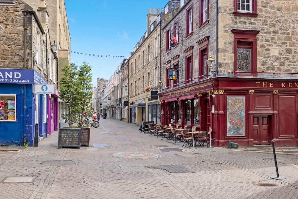 JOIVY Rose Street Hideaway