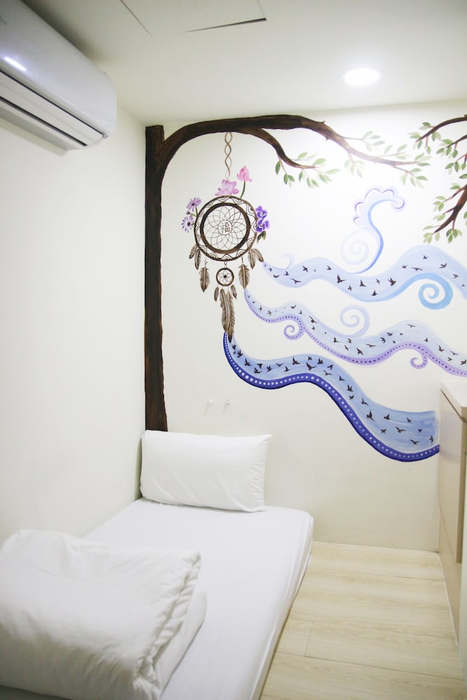 StarBox Hostel