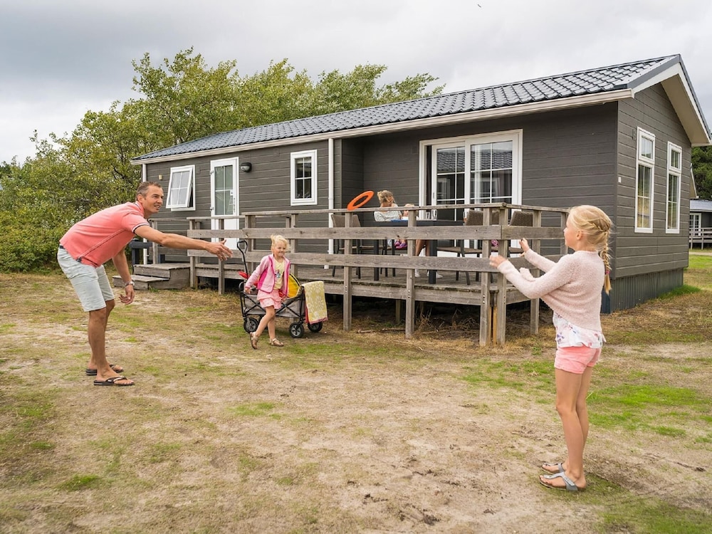 Comfortable Chalet With Dishwasher, in the Texel Dune Areal view 4