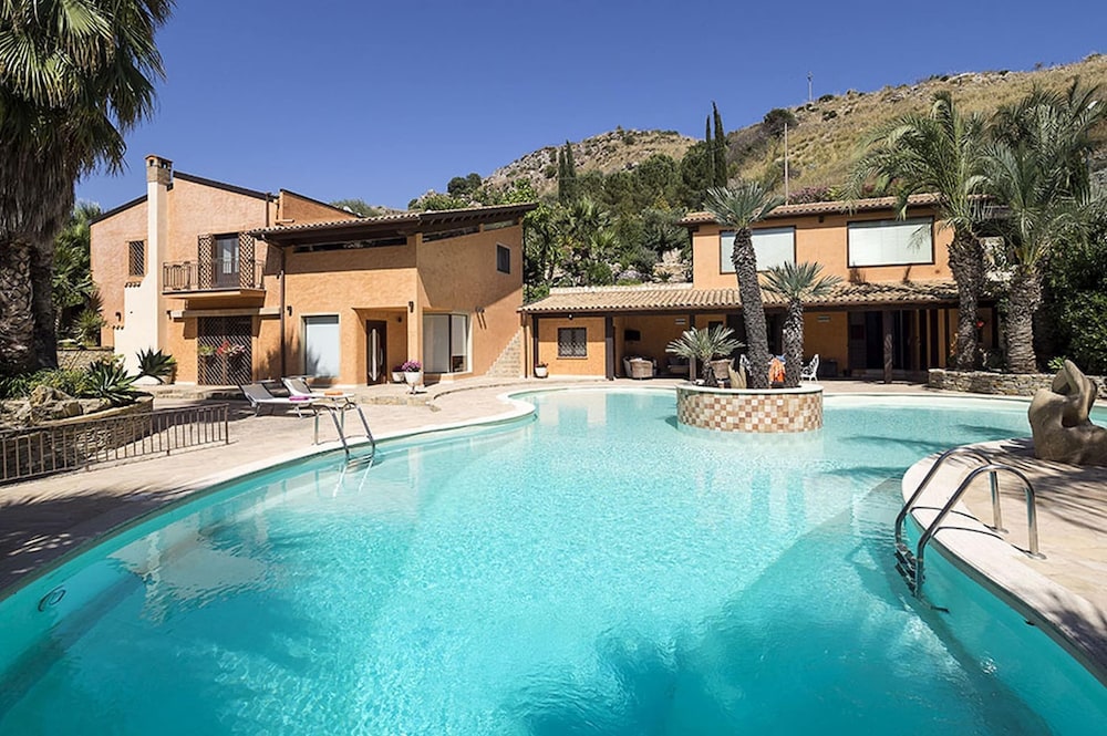 Villa in Agrigento Near Valley of the Temples